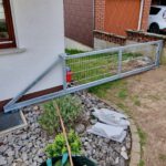 Schiebetor aus Stahl mit Zaun Füllung aus Doppelstegmatten verzinkt zum aufschieben für den Garten