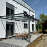 Carport oder Überdachung aus Glas mit Stahlstützen oder Glasüberdachung