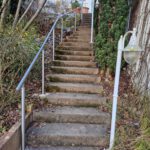 Edelstahl Handlauf als Gehhilfe für den Garten oder Weg aus Rundrohren