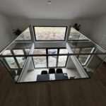 Glasgeländer oder Vollglasgeländer für eine Galerie im Haus